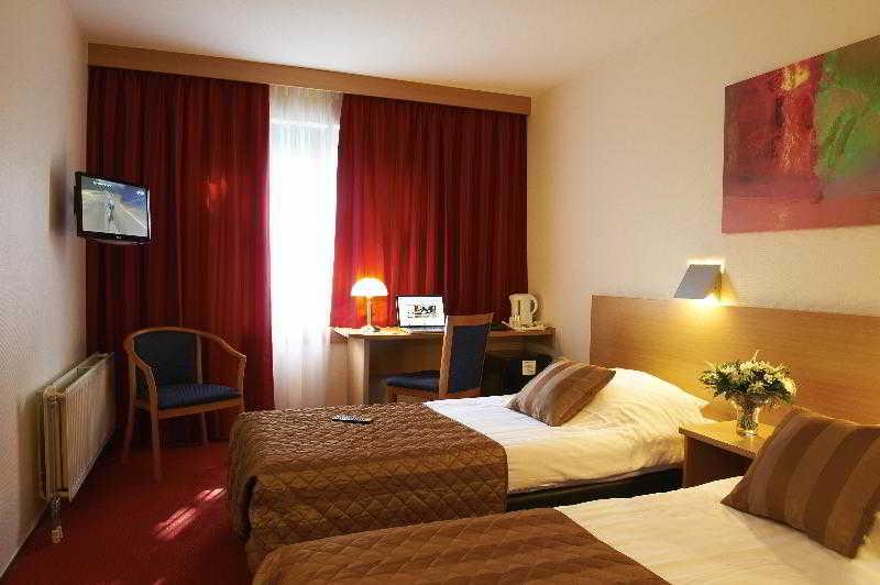 Bastion Hotel Leiden Voorschoten Exteriör bild