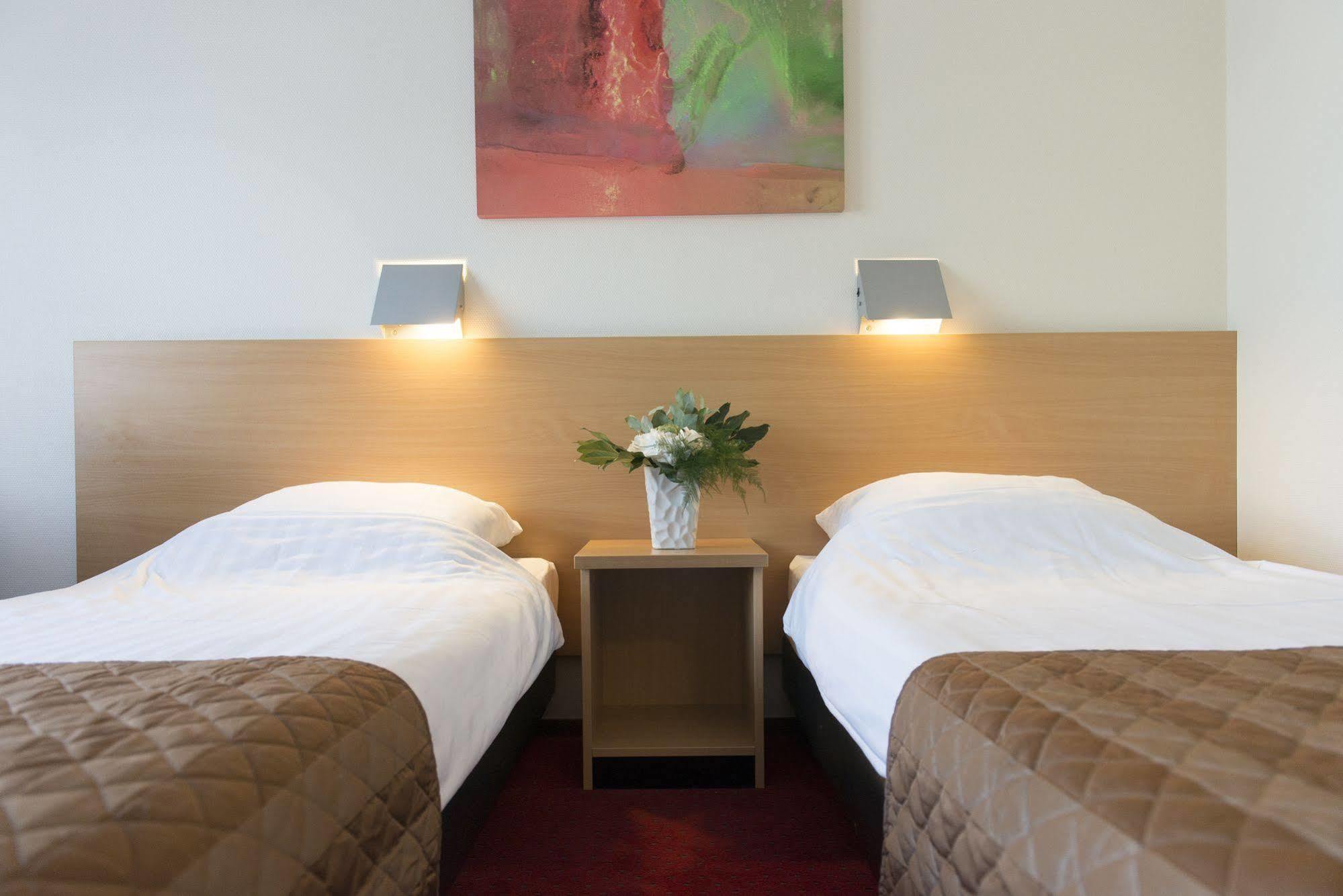 Bastion Hotel Leiden Voorschoten Exteriör bild